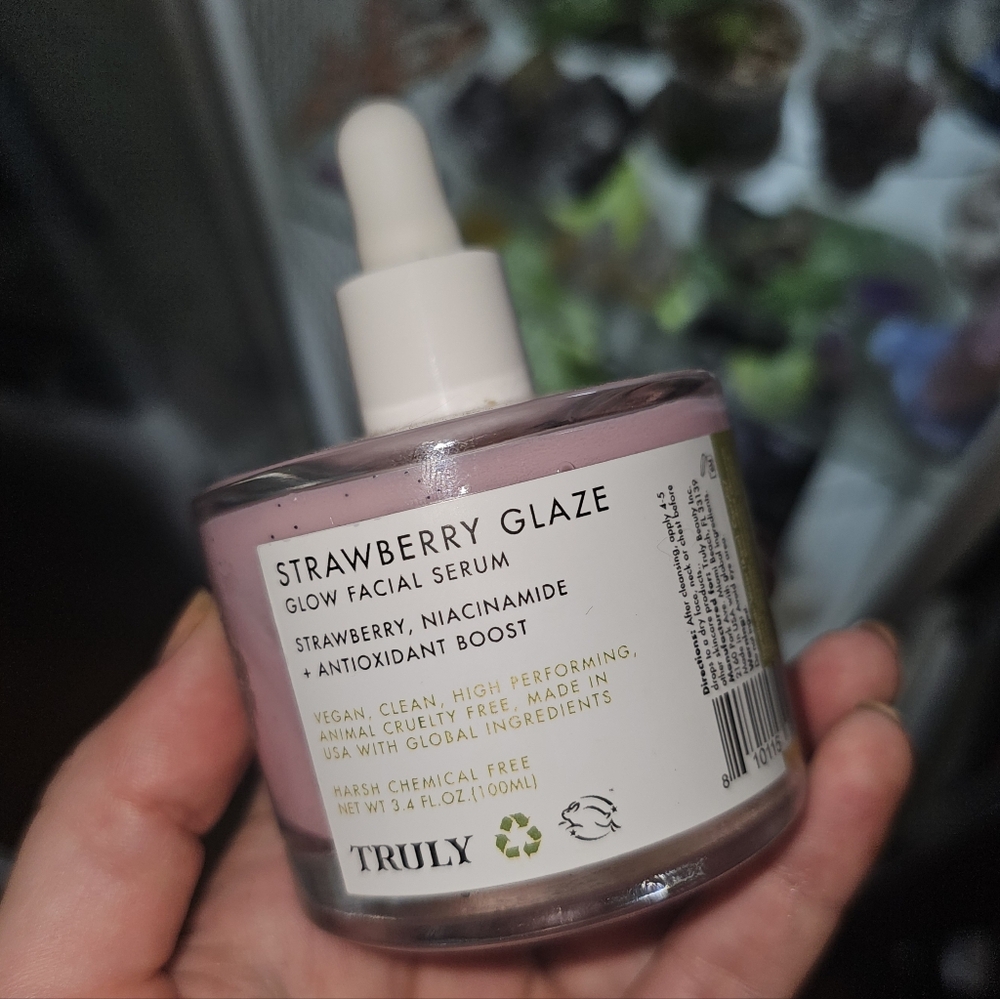 TRULY Strawberry Glaze Glow Facial Serum - Light Pink